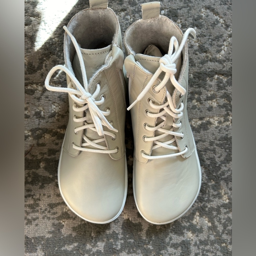 Brand New Be Lenka Barefoot Hightop Sneakers Size 41